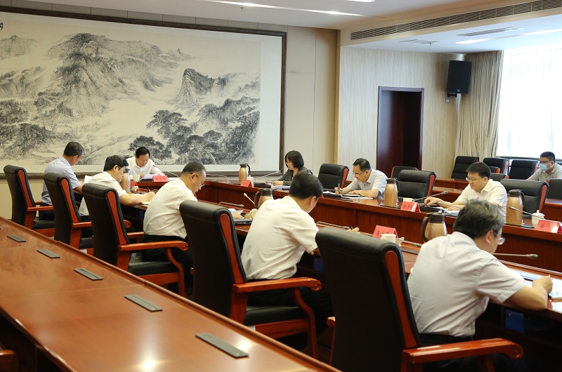 省人社厅党组中心组开展集中学习研讨